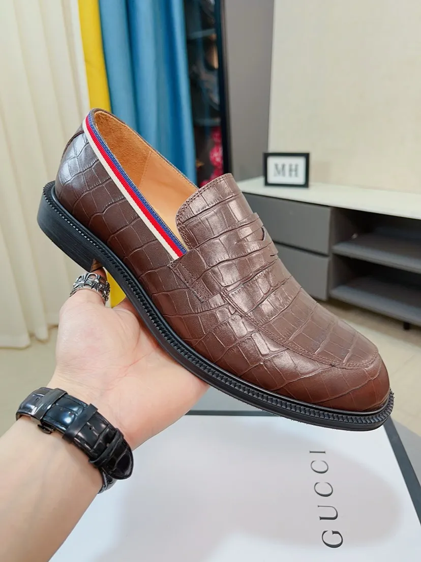 Men's shoes💰520🌸🌸【GUCCi】Original calfskin, water-dyed cowhide lining, original outsole, men's and women's fashion, formal casual leather shoes, slip-on men's and women's shoes series, young fashion, European and American trends, British style, random matching, comfortable feet, standard code: men's size 38-44 (45 can be customized)\nGrade: same style as the official website, original quality